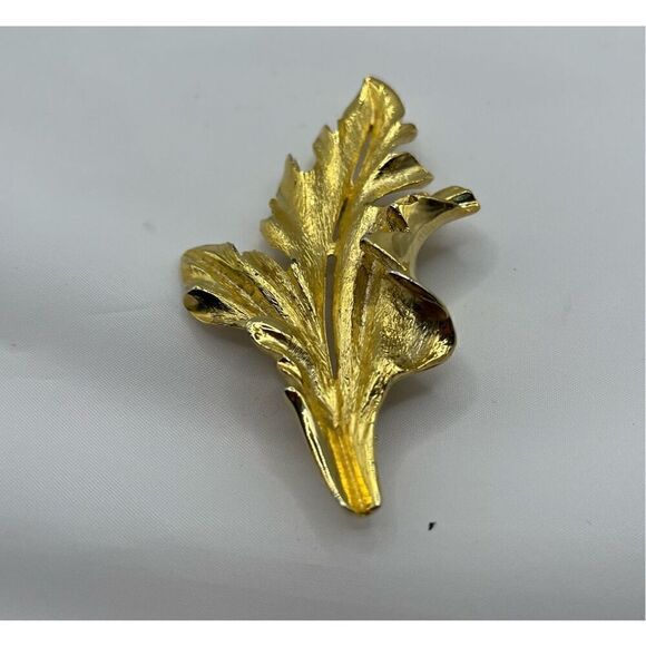 Lot of Four Vintage Goldtone Brooches - Picture 6 of 13